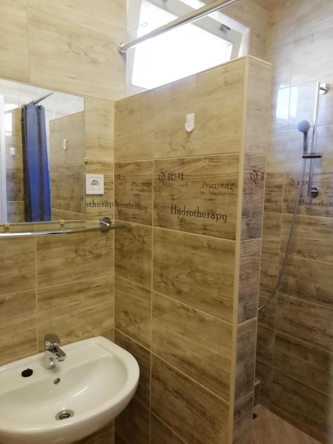 Апартаменты Collingo Belvarosi Szallas Казинцбарцика Экстерьер фото