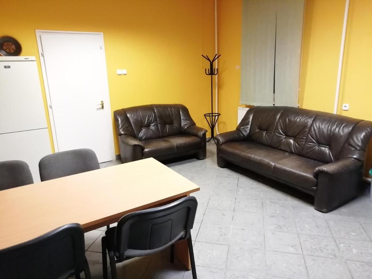 Апартаменты Collingo Belvarosi Szallas Казинцбарцика Экстерьер фото