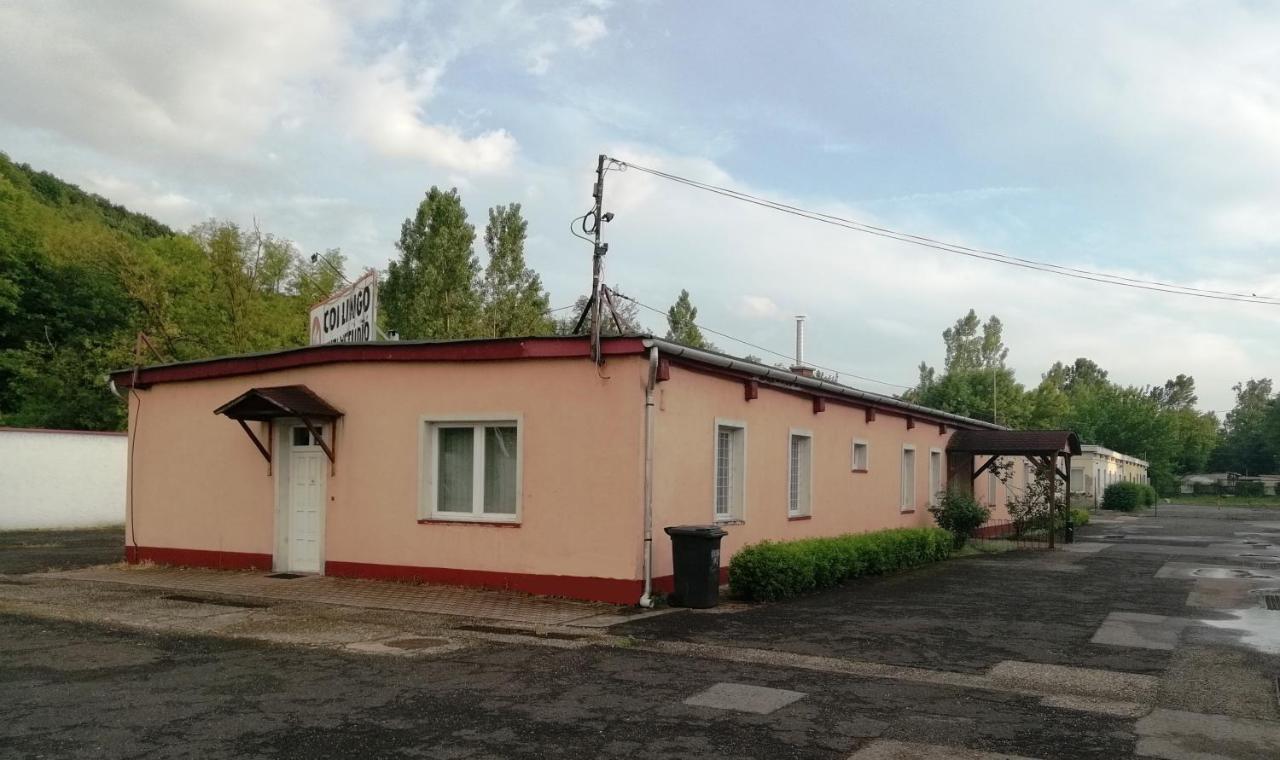 Апартаменты Collingo Belvarosi Szallas Казинцбарцика Экстерьер фото