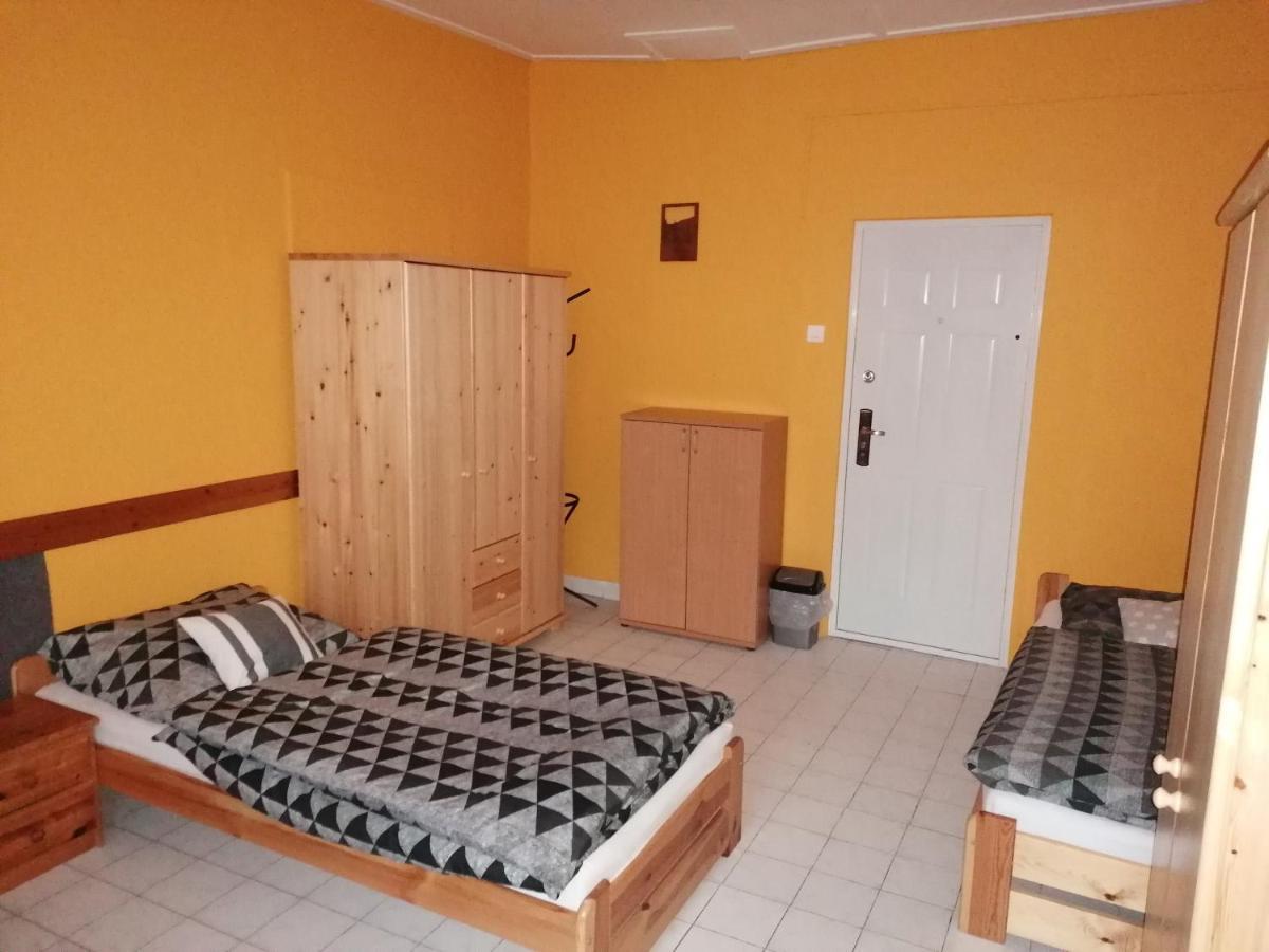 Апартаменты Collingo Belvarosi Szallas Казинцбарцика Экстерьер фото